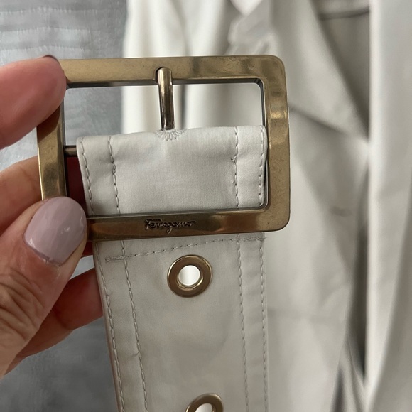 Salvatore Ferragamo Elegant Cream Coat - Picture 2 of 8